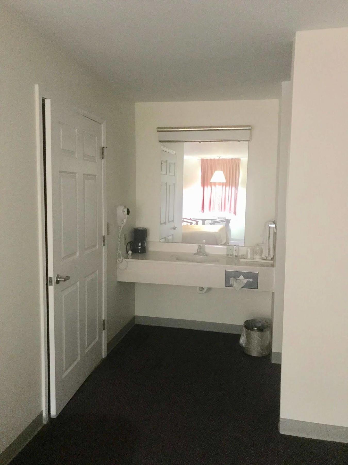 Madison Inn Lodge Fredericktown 외부 사진